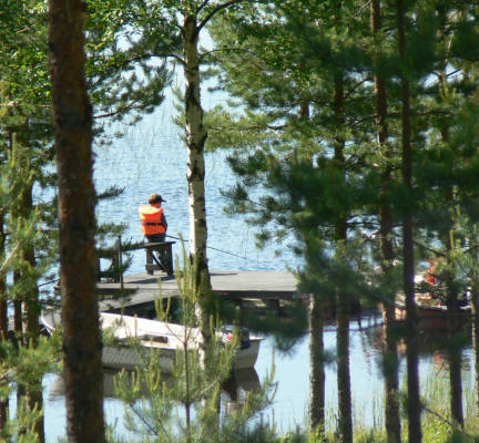 Viktor och Hampus nere vid bryggan